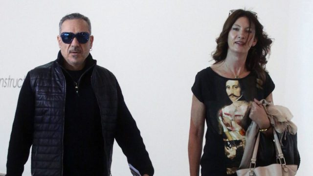 Το δράμα του Νότη Σφακιανάκη: Μια ζωή αφοσίωσης με την Κίλι που «έσβησε» ανήμερα των γενεθλίων του – Η γνωριμία τους στη Κω και ο γάμος
