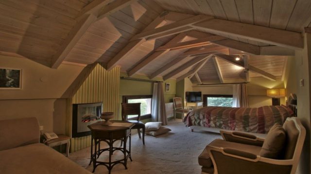 Boutique Hotel Skamnos: Το ξενοδοχείο στο ελατόδασος του Παρνασσού που μοιάζει βγαλμένο από παραμύθι