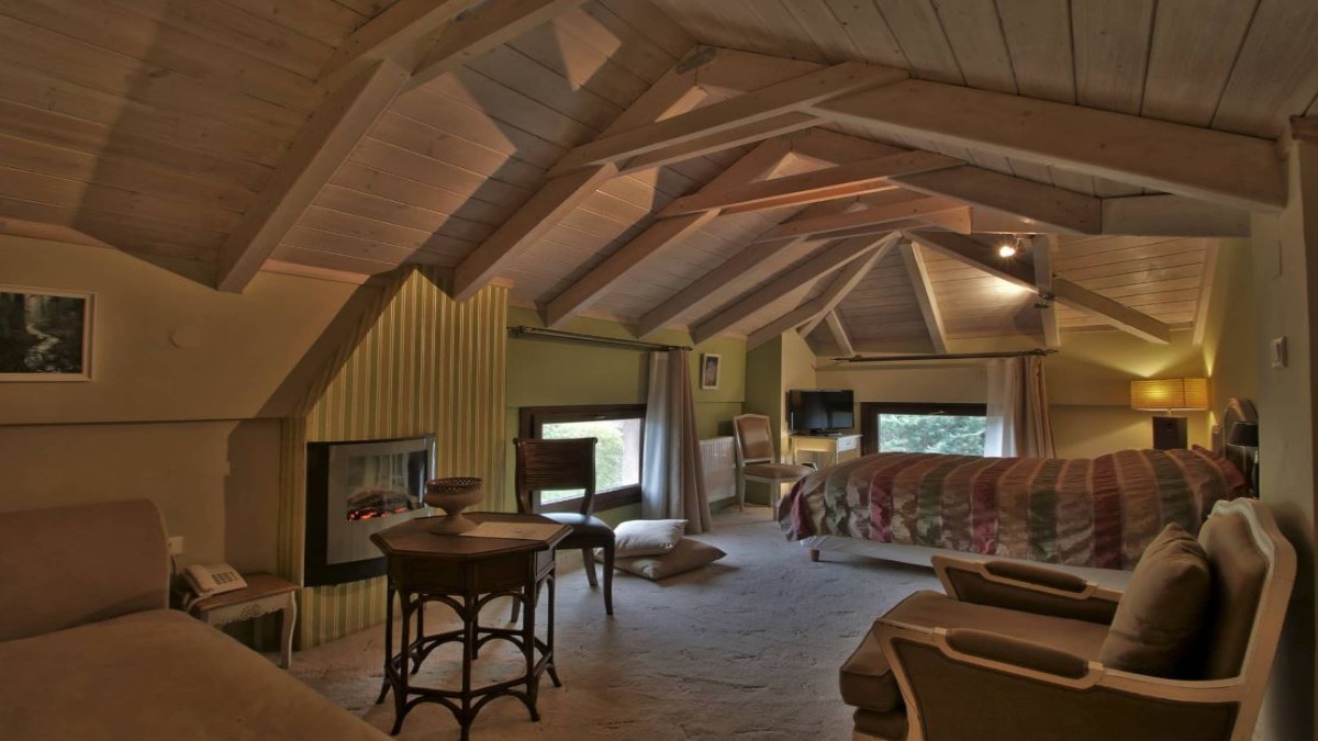Boutique Hotel Skamnos: Το ξενοδοχείο στο ελατόδασος του Παρνασσού που μοιάζει βγαλμένο από παραμύθι
