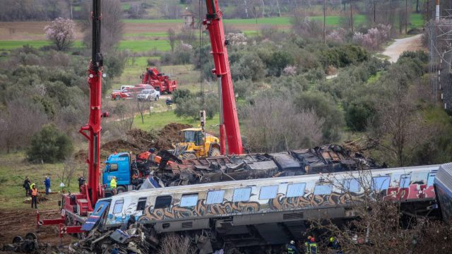 Τέμπη: Στο εδώλιο δύο ελεγκτές της Αρχής Διαφάνειας για τη Σύμβαση 717 – Παράσταση πολιτικής αγωγής από συγγενείς θυμάτων