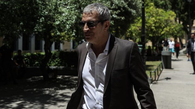 Θέμης Αδαμαντίδης: Μαζί στα δικαστήρια, μαζί και στα μπουζούκια με τον φερόμενο ως αρχηγό του κυκλώματος τοκογλυφίας
