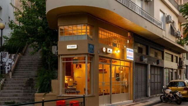 Ο Τιτάνας του Νέου Κόσμου: Όταν τα 11 τετραγωνικά μέτρα γίνονται «κολοσσός» άποψης και μεζέδων