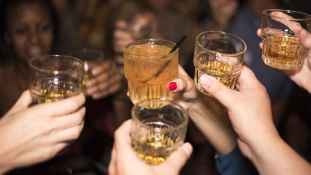 Αγρίνιο: Στο νοσοκομείο 17χρονη μετά από υπερβολική κατανάλωση αλκοόλ