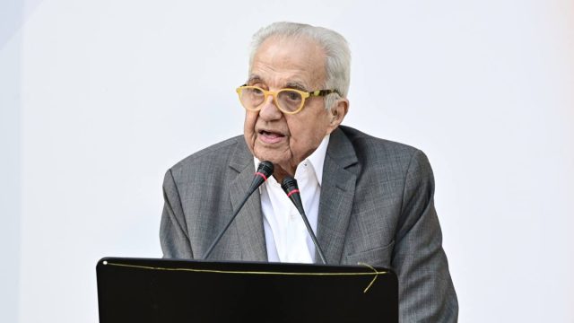 Πέθανε ο πρώην υπουργός του ΣΥΡΙΖΑ Αλέκος Φλαμπουράρης σε ηλικία 87 ετών