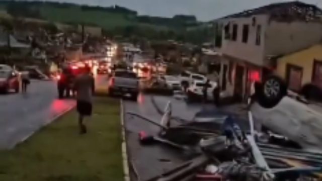 Ανεμοστρόβιλος χτύπησε τη Βραζιλία αφήνοντας 5 νεκρούς, 130 τραυματίες και ερείπια