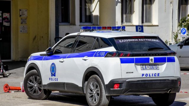 «Κρατήθηκε όλη νύχτα σε κελί»: Καταγγελία για σύλληψη 13χρονου στο Γκύζη – Η αντίδραση της αστυνομίας