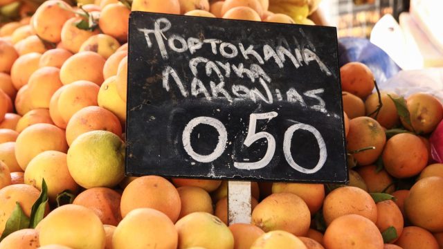 Από το χωράφι στο ράφι: Πώς διαμορφώνεται η τιμή του πορτοκαλιού στα σούπερ μάρκετ