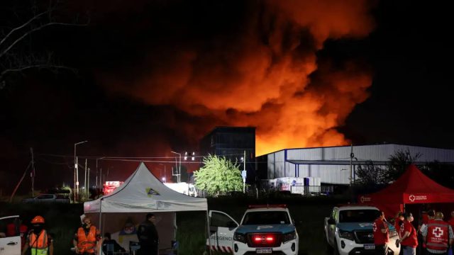 Εφιάλτης σε βιομηχανική ζώνη της Αργεντινής: Εκρήξεις και πυρκαγιά με πάνω από 20 τραυματίες