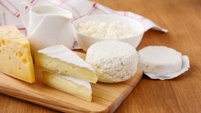 Γάλα και φέτα σε έλλειψη: Αναμένονται αυξήσεις τιμών στα ράφια