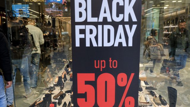 Black Friday: Τι θα αγοράσουν οι Έλληνες καταναλωτές και πόσα χρήματα θα ξοδέψουν