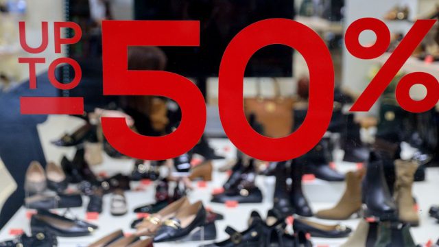 Πλησιάζει η «Black Friday»: Οι προσφορές, οι προεκπτώσεις και οι παγίδες