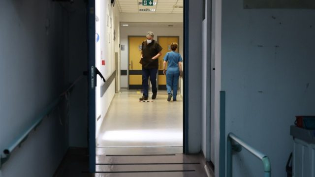 Δύο λεπτά έμεινε χωρίς οξυγόνο ο 22χρονος που κατάπιε ολόκληρο μπέργκερ – Έκκληση να μην στοχοποιηθούν οι φίλοι