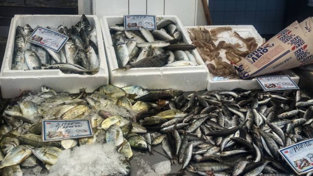 Μολυσμένο ένα στα τρία ψάρια στα ελληνικά σούπερ μάρκετ – Νέα έρευνα προκαλεί ανησυχία
