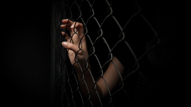 «Την εξανάγκασαν σε κολπικές, πρ@κτικές συνουσίες»: Καταδίκη δύο ανδρών για τον ομαδικό βιασμό Νορβηγίδας τουρίστριας