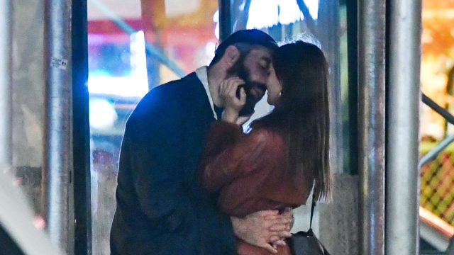 Ρομέν Γαβράς: Viral τα ενσταντανέ με την Έμιλι Ραταϊκόφσκι φορώντας μπλούζα «Άγιον Όρος»