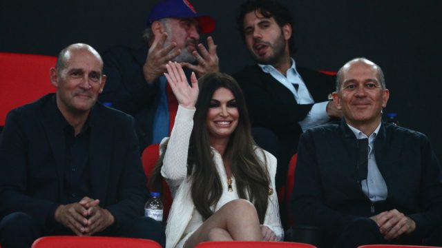 Η Κίμπερλι Γκίλφοϊλ στο ΣΕΦ με τους Αγγελόπουλους για το Ολυμπιακός – Ζαλγκίρις