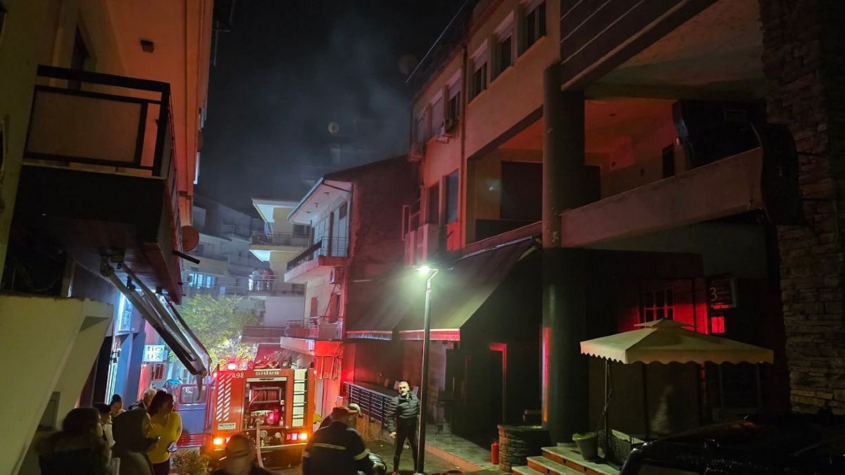 Συναγερμός στα Γρεβενά: Πυρκαγιά σε πολυκατοικία – Πέντε άνθρωποι σώθηκαν από την Πυροσβεστική