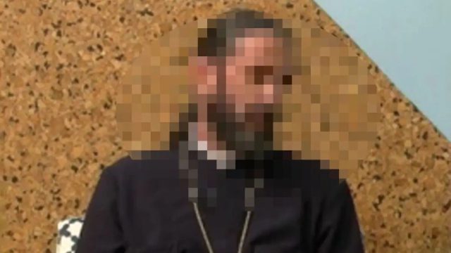 Βίντεο ντοκουμέντο: Τοξικοεξαρτημένα άτομα δεν γνώριζαν για τη σύλληψη του ιερέα και πήγαν να λάβουν τη δόση τους – Oνόμαζε φανουρόπιτες τα ναρκωτικά