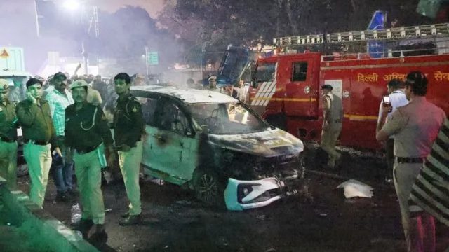 Ινδία: 12 νεκροί από έκρηξη αυτοκινήτου στο Νέο Δελχί – Ερευνάται δυνάμει του αντιτρομοκρατικού νόμου