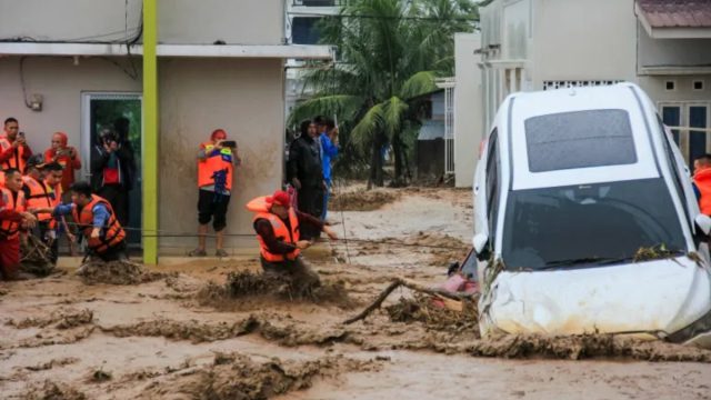 Όλεθρος στη Νοτιοανατολική Ασία: Εκατόμβη νεκρών από πλημμύρες σε Ινδονησία, Σρι Λάνκα και Ταϊλάνδη