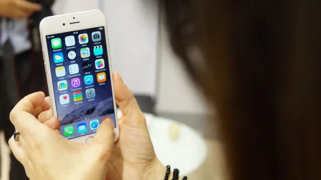 Οι ειδικοί μίλησαν: Αυτά είναι τα έξυπνα κόλπα για να διαρκεί περισσότερο η μπαταρία στο iPhone
