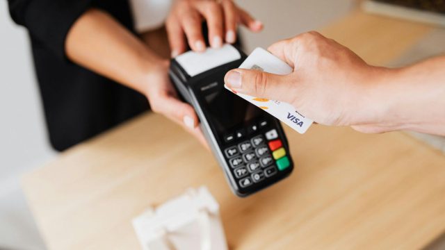 Υποχρεωτικό το IRIS από 1η Δεκεμβρίου: Όλες οι αλλαγές σε πληρωμές και αποδείξεις