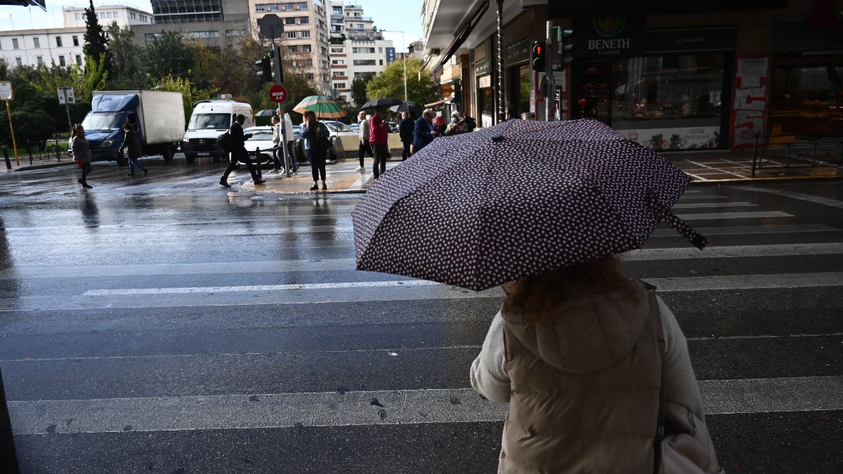 Καιρός σήμερα 30/11: Η «Adel» εξασθενεί – Πότε έρχονται ξανά βροχές σύμφωνα με Τσατραφύλλια και Ρήγου