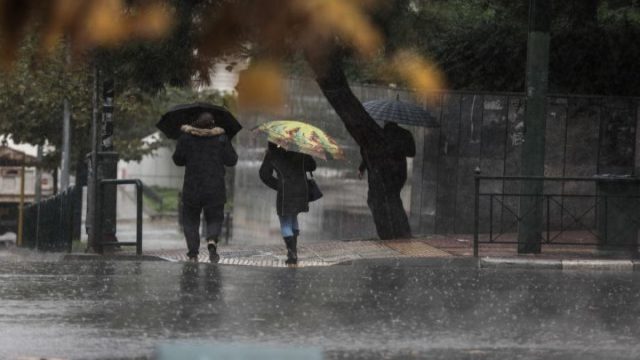 Καιρός: Έρχεται τριήμερο με έντονες βροχές και καταιγίδες – Οι περιοχές που βρίσκονται στο «στόχαστρο»