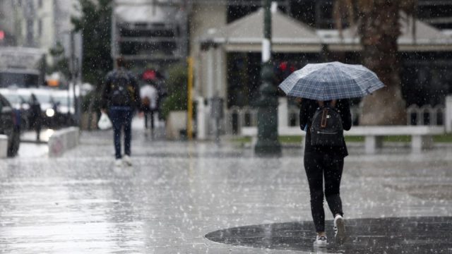 Καιρός σήμερα 10/11: Βροχές και καταιγίδες σε πολλές περιοχές – Πόσο θα διαρκέσει η αστάθεια σύμφωνα με Αρναούτογλου και Αρνιακό