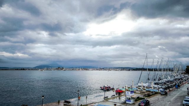 Καιρός σήμερα (01/11): Αφρικανική σκόνη, αυξημένη υγρασία και βροχοπτώσεις – Η πρόγνωση Μαρουσάκη και Αρνιακού