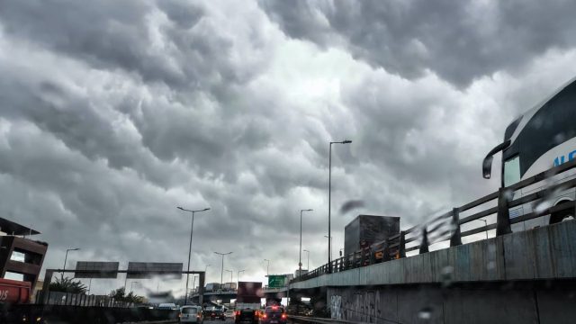 Η ΕΜΥ αναβαθμίζει σε πορτοκαλί το έκτακτο δελτίο κακοκαιρίας – Πού θα χτυπήσουν οι ισχυρές καταιγίδες