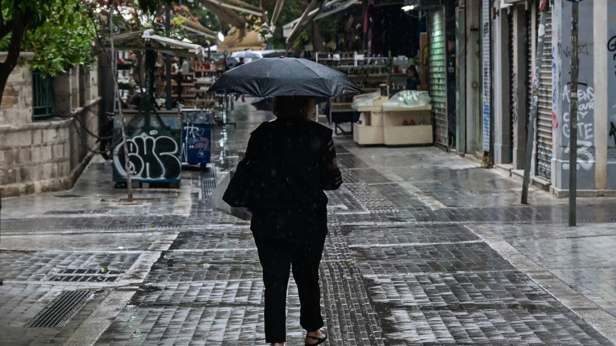 Καιρός σήμερα (5/11): Καταιγίδες με πτώση θερμοκρασίας και ισχυρούς ανέμους – Τι λένε Αρνιακός και Καλλιάνος