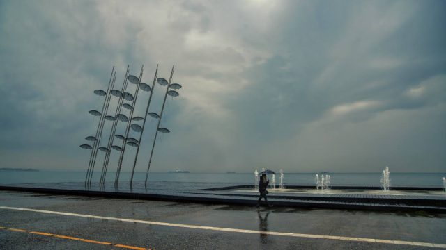 Καιρός σήμερα (22/11): Δεν υποχωρούν οι καταιγίδες σε δυτική και βόρεια Ελλάδα – Η πρόγνωση Αρνιακού και Σούζη