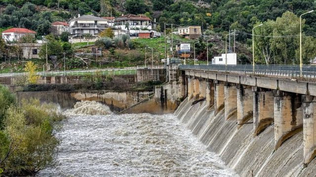 «Ο κατακλυσμός του Νώε μέσα σε 35 λεπτά»: Κακοκαιρία σαρώνει τη Δυτική Ελλάδα και την Ήπειρο – Πλημμύρες και εγκλωβισμοί πολιτών