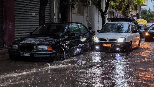 Κακοκαιρία «σαρώνει» τη χώρα: Πάνω από 250 τόνοι νερού ανά στρέμμα στην Κέρκυρα – Ποιες περιοχές πλήττονται τις επόμενες ώρες