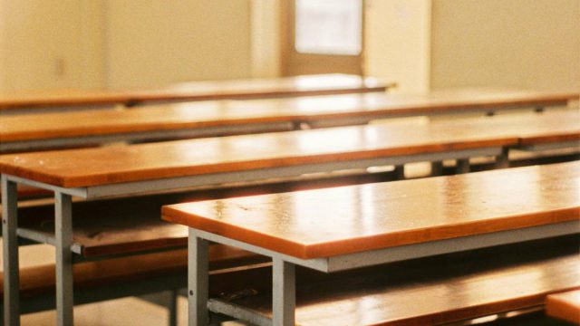 «Έζησα ό,τι πιο φρικτό μπορεί να ζήσει άνθρωπος»: Κακοποίηση από τον πρώην σύζυγό της καταγγέλλει η δασκάλα που κατηγόρησε 6χρονο για θωπεία