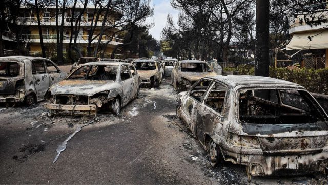 Κάτοικοι και συγγενείς θυμάτων του Ματιού κατά Τσίπρα με αφορμή το βιβλίο του και τα όσα λέει: «Το Μάτι δεν είναι μυθιστόρημα»