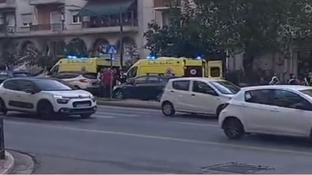 Τροχαίο στην Κηφισίας: Πεζός παρασύρθηκε από μοτοσικλέτα