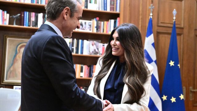 Στο Μέγαρο Μαξίμου η Κίμπερλι Γκιλφόιλ: Πρώτη επίσημη συνάντηση με τον Κυριάκο Μητσοτάκη