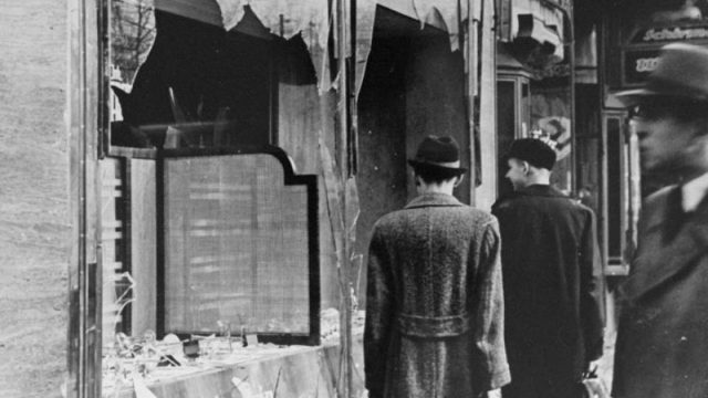 Σαν σήμερα, 9 Νοεμβρίου 1938: Η Νύχτα των Κρυστάλλων στο Τρίτο Ράιχ και το ξεκίνημα του Ολοκαυτώματος των Εβραίων