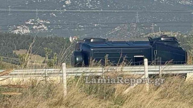 Λαμία: Διακοπή κυκλοφορίας στην εθνική οδό λόγω πυρκαγιάς – Τούμπαρε αυτοκίνητο