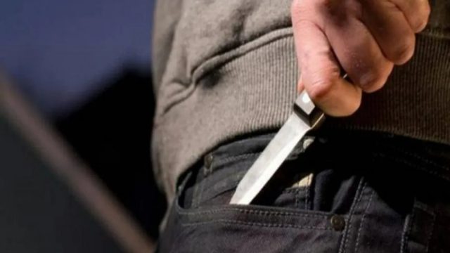 Βάρκιζα: Έβγαλαν μαχαίρια για τα μάτια μιας κοπέλας – Οκτώ συλλήψεις