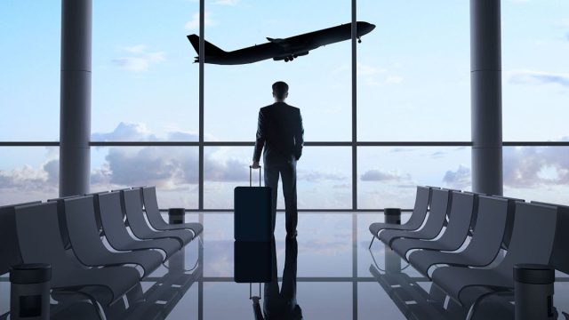 Ένας στους δύο νέους έως 29 ετών θέλει να φύγει στο εξωτερικό – Τα σοκαριστικά ευρήματα έρευνας