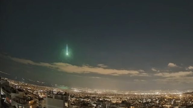 Εντυπωσιακό φαινόμενο: Η στιγμή που ο ουρανός της Αττικής φωτίζεται από μετέωρο