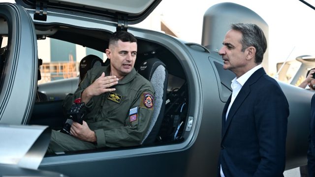 Η Πυροσβεστική αναβαθμίζεται με τρία υπερσύγχρονα αεροσκάφη – Ο Κυριάκος Μητσοτάκης στην παραλαβή