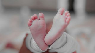 Νέες αποκαλύψεις για την «βιομηχανία βρεφών» στα Χανιά: Πουλούσαν παιδιά και σε μοναχικούς άνδρες