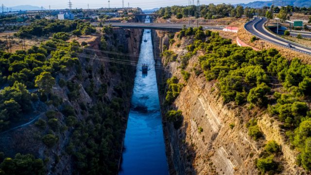 Θρίλερ στην Κόρινθο: Εντοπίστηκε νεκρός άνδρας εντός του Ισθμού