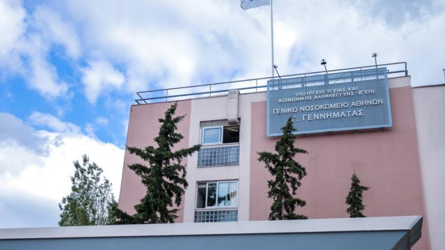 «Ούτε οι διασώστες δε μπορούσαν να το βγάλουν»: Σε κρίσιμη κατάσταση ο 22χρονος που κατάπιε αμάσητο μπέργκερ σε challenge