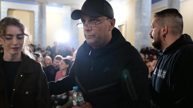 «Ο Ντένι δεν “ήταν γραφτό” να φύγει, πέθανε επειδή έγινε ένα έγκλημα»: Ο Πάνος Ρούτσι για την υπνοθεραπεύτρια
