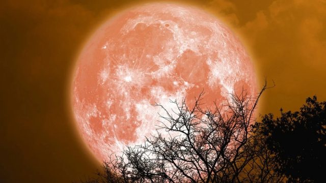 Τα μέρη της Αθήνας που θα απολαύσεις την εντυπωσιακότερη Πανσέληνο του χρόνου